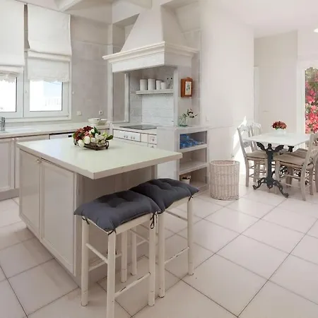 Luxury With Sea Views & Terrace By Rems 公寓