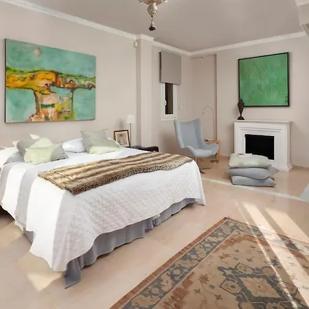 Luxury With Sea Views & Terrace By Rems 公寓